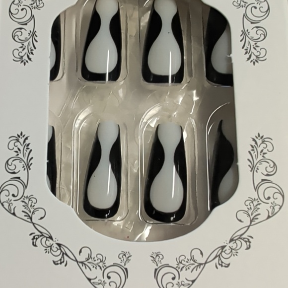 3 Beautiful Nail Collection New In Box - Picture 2 of 6